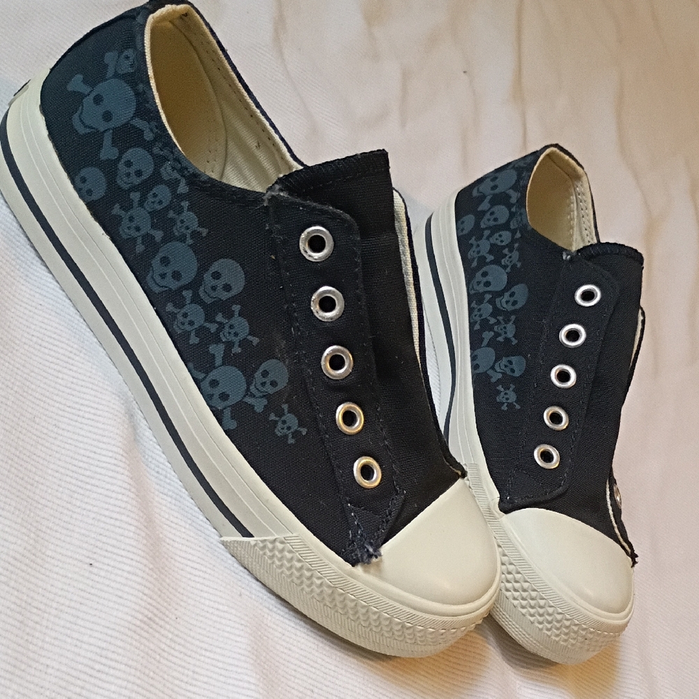 Gymboree Canvas Black Skulls Sneaker